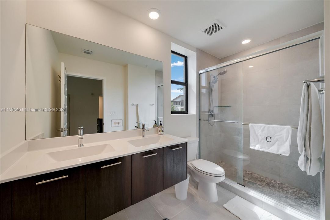 Active With Contract: $3,500 (3 beds, 2 baths, 1429 Square Feet)