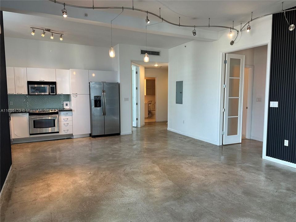 For Rent: $3,200 (2 beds, 2 baths, 1185 Square Feet)