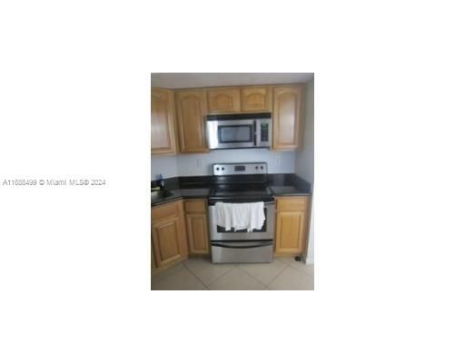 For Rent: $2,500 (3 beds, 2 baths, 1200 Square Feet)