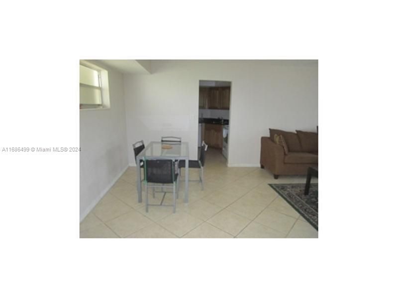 For Rent: $2,500 (3 beds, 2 baths, 1200 Square Feet)