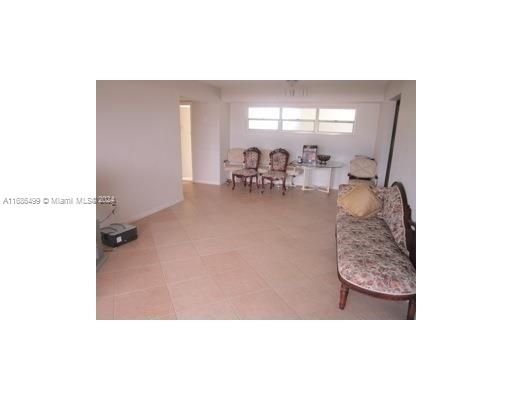 For Rent: $2,500 (3 beds, 2 baths, 1200 Square Feet)