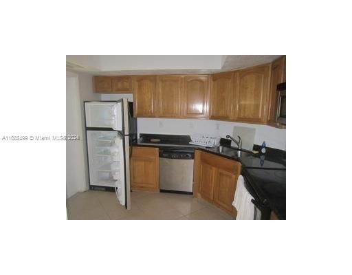 For Rent: $2,500 (3 beds, 2 baths, 1200 Square Feet)