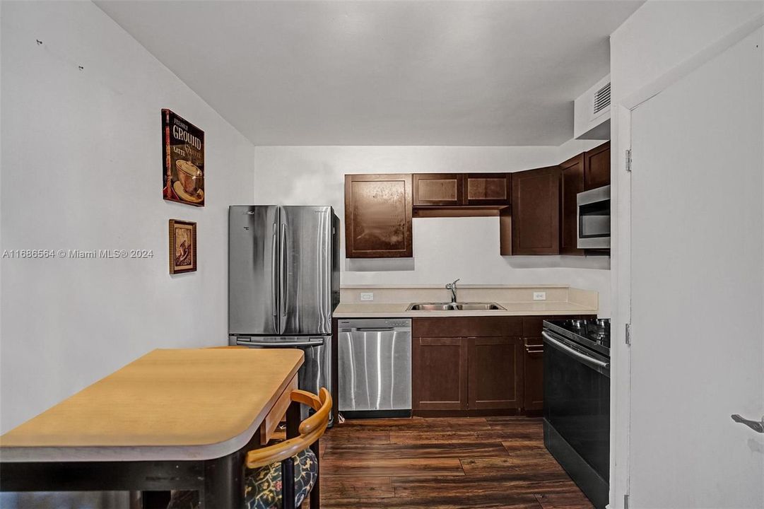 Breakfast nook in the kitchen