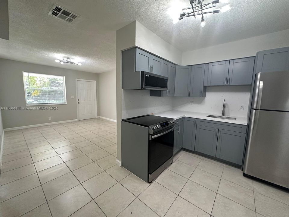 For Rent: $2,750 (3 beds, 2 baths, 1978 Square Feet)