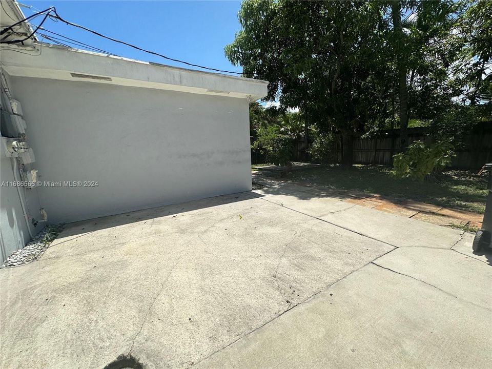 For Rent: $2,750 (3 beds, 2 baths, 1978 Square Feet)