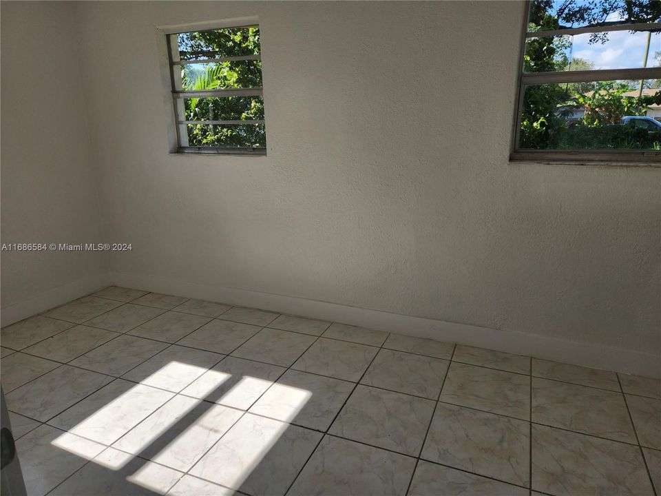 For Rent: $3,400 (4 beds, 2 baths, 1066 Square Feet)