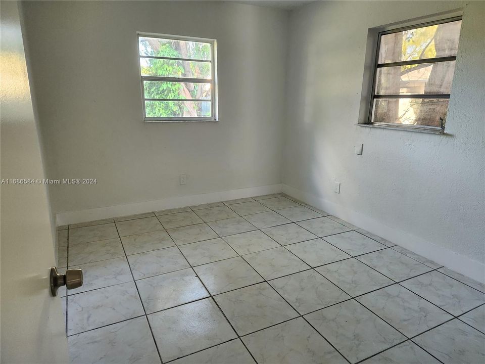 For Rent: $3,400 (4 beds, 2 baths, 1066 Square Feet)