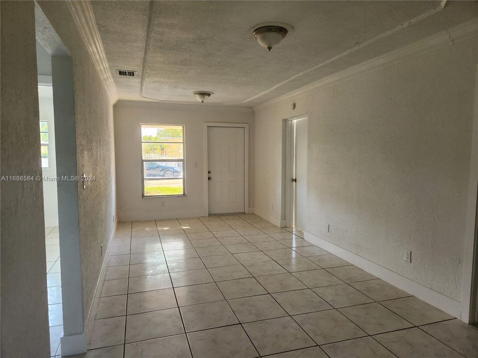 For Rent: $3,400 (4 beds, 2 baths, 1066 Square Feet)