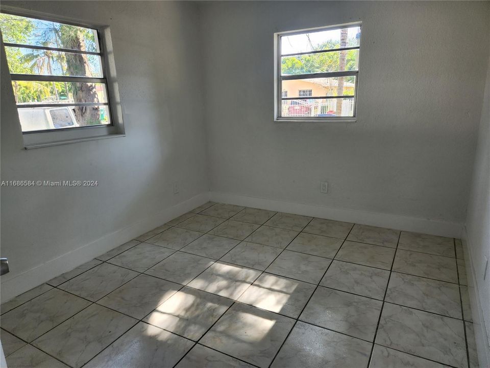 For Rent: $3,400 (4 beds, 2 baths, 1066 Square Feet)