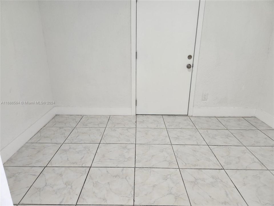 For Rent: $3,400 (4 beds, 2 baths, 1066 Square Feet)