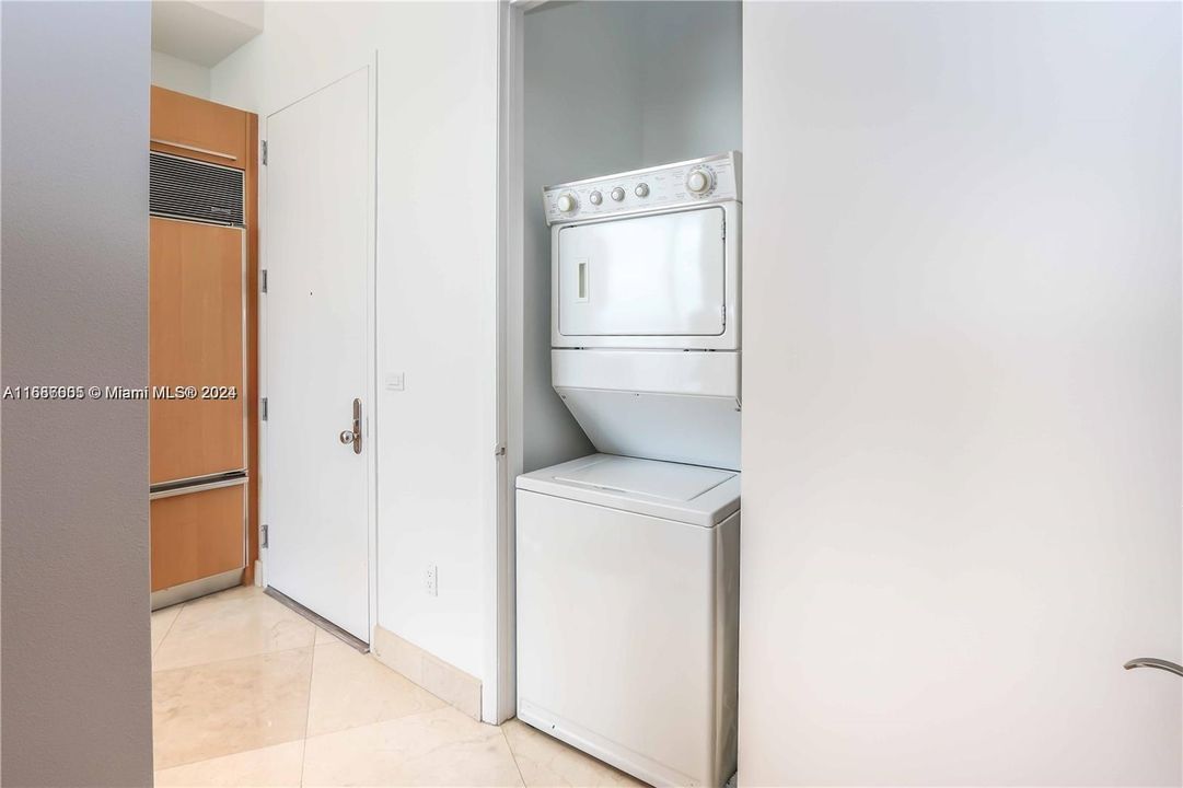 For Sale: $1,280,000 (2 beds, 2 baths, 1435 Square Feet)