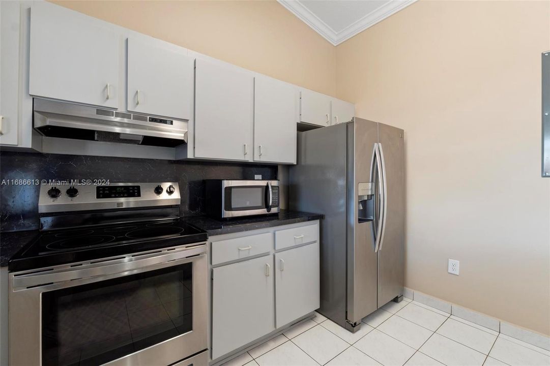 For Rent: $3,950 (3 beds, 2 baths, 1509 Square Feet)