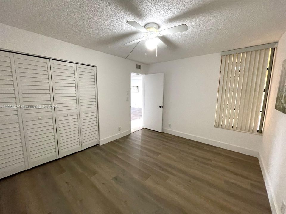 For Sale: $239,000 (2 beds, 2 baths, 990 Square Feet)