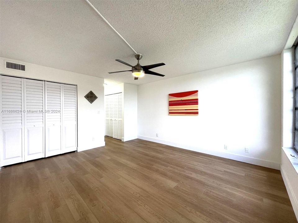 For Sale: $239,000 (2 beds, 2 baths, 990 Square Feet)