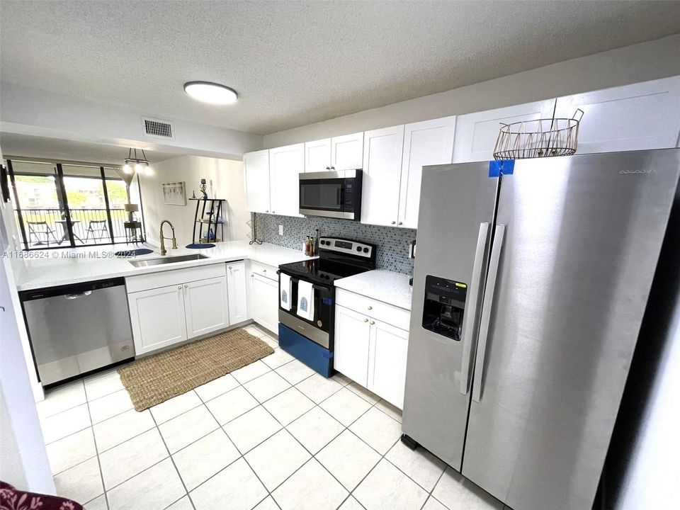 For Sale: $239,000 (2 beds, 2 baths, 990 Square Feet)