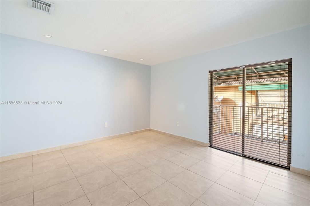 For Sale: $367,500 (2 beds, 2 baths, 1080 Square Feet)