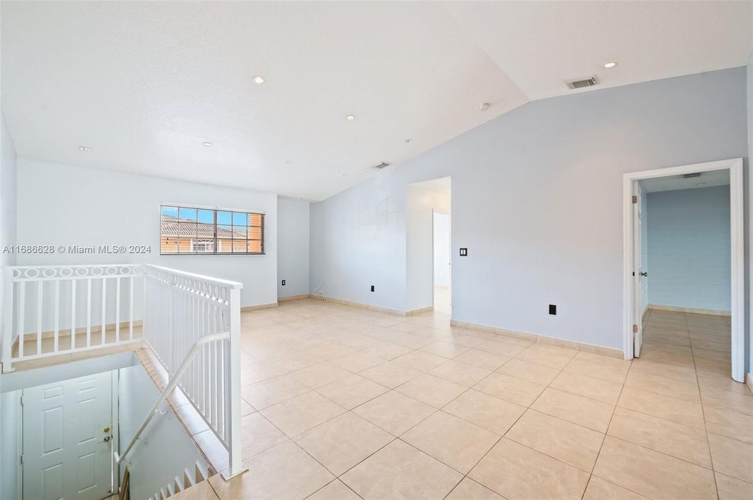 For Sale: $367,500 (2 beds, 2 baths, 1080 Square Feet)