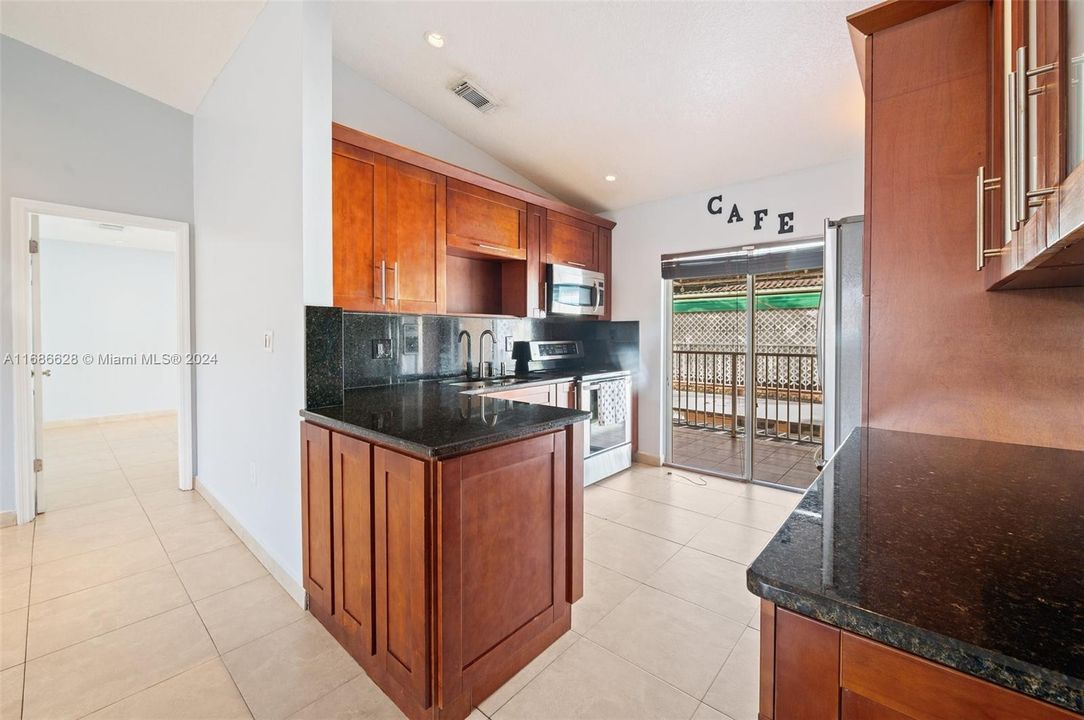 For Sale: $367,500 (2 beds, 2 baths, 1080 Square Feet)