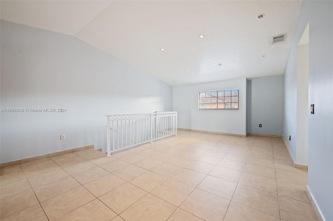 For Sale: $367,500 (2 beds, 2 baths, 1080 Square Feet)