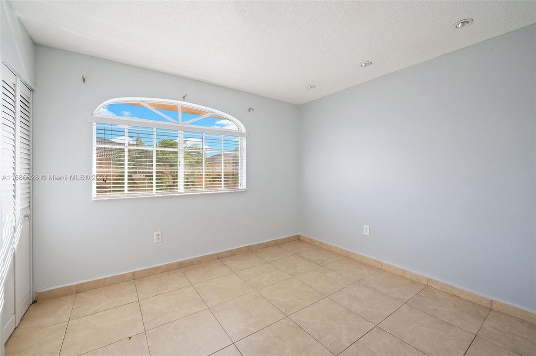 For Sale: $367,500 (2 beds, 2 baths, 1080 Square Feet)