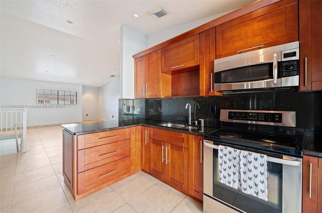 For Sale: $367,500 (2 beds, 2 baths, 1080 Square Feet)