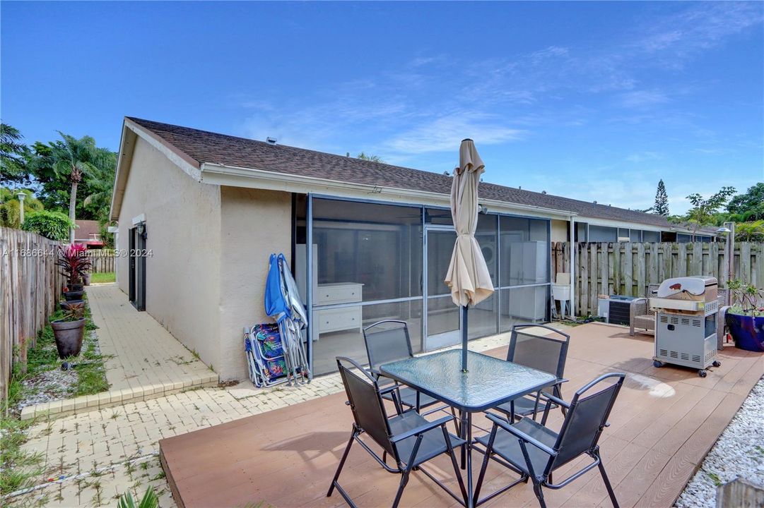 For Sale: $370,000 (2 beds, 2 baths, 1200 Square Feet)