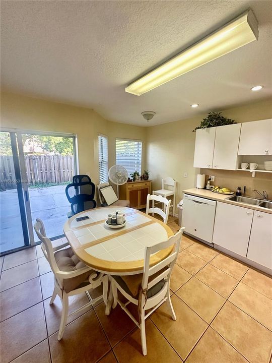 For Rent: $2,400 (2 beds, 2 baths, 1241 Square Feet)