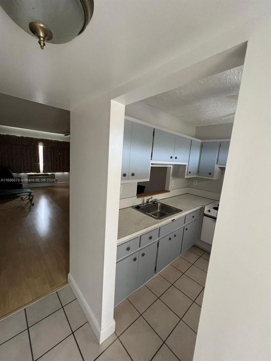 For Rent: $1,400 (1 beds, 1 baths, 450 Square Feet)