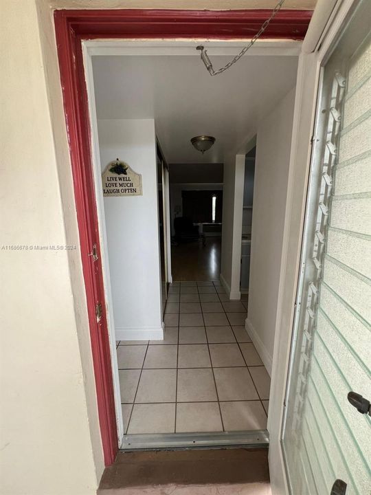 For Rent: $1,400 (1 beds, 1 baths, 450 Square Feet)