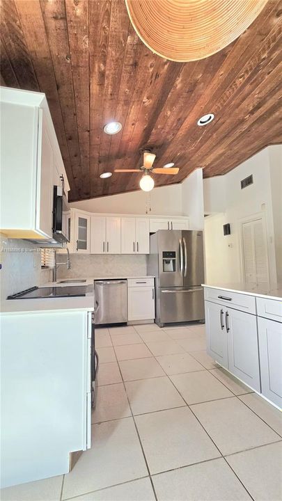 For Rent: $2,100 (2 beds, 1 baths, 1626 Square Feet)