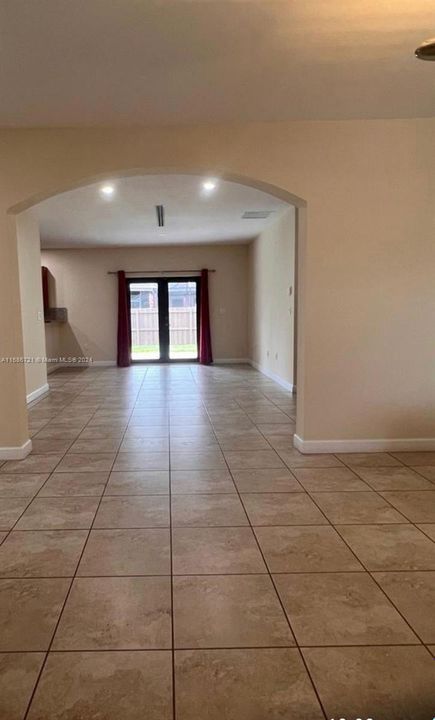 Recently Rented: $3,600 (3 beds, 2 baths, 1532 Square Feet)