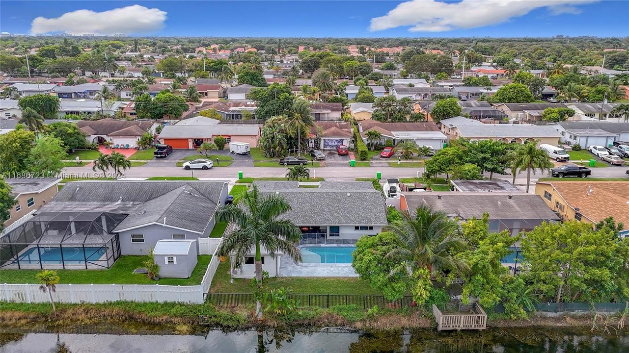 For Sale: $675,000 (4 beds, 2 baths, 1962 Square Feet)