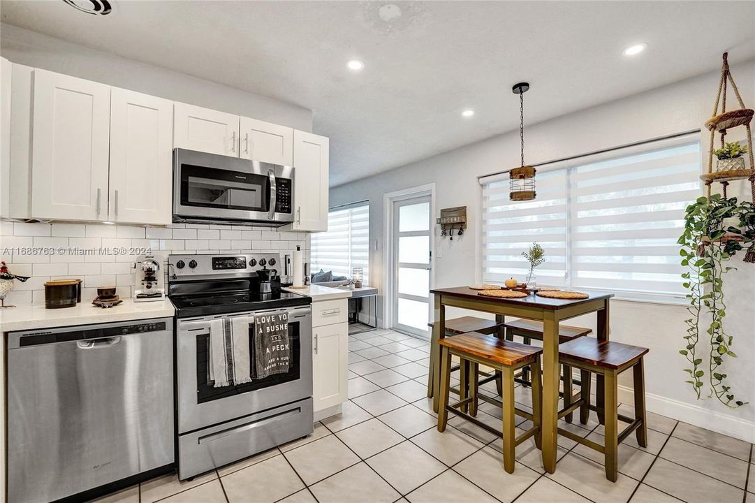 For Sale: $529,900 (3 beds, 2 baths, 1025 Square Feet)