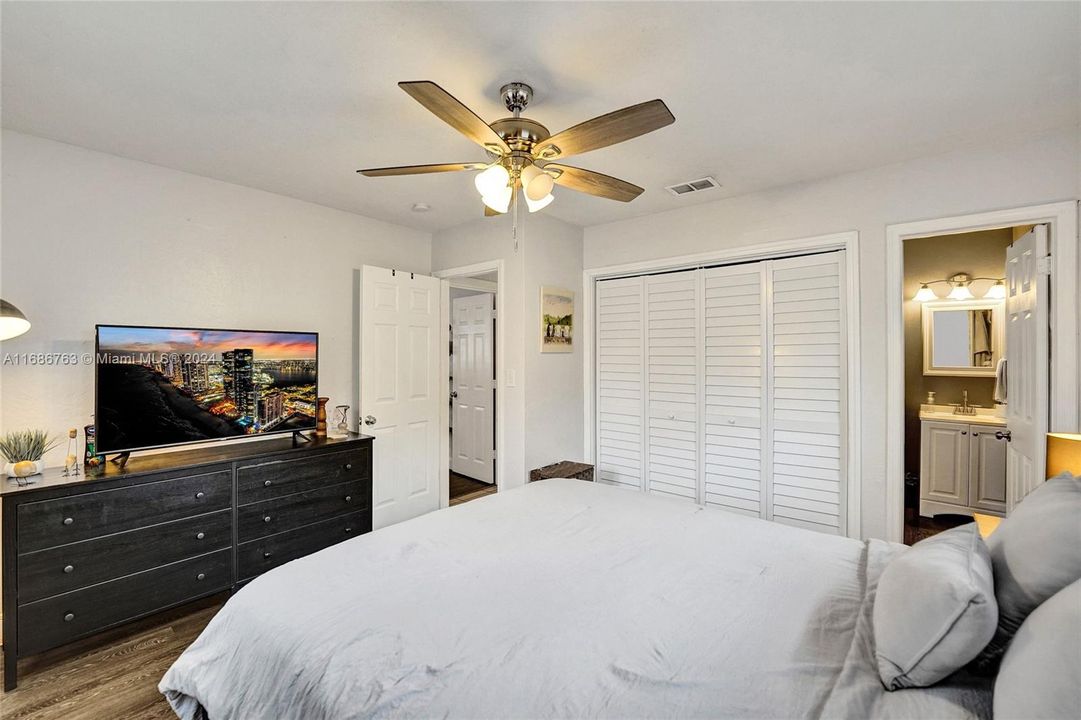 For Sale: $529,900 (3 beds, 2 baths, 1025 Square Feet)