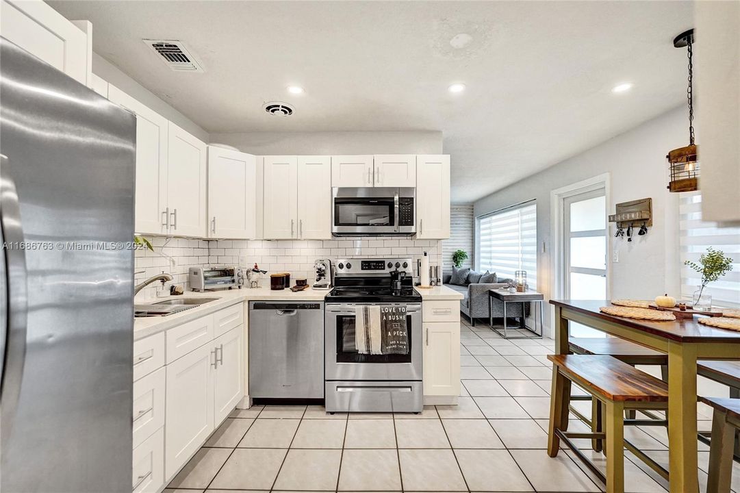 For Sale: $529,900 (3 beds, 2 baths, 1025 Square Feet)