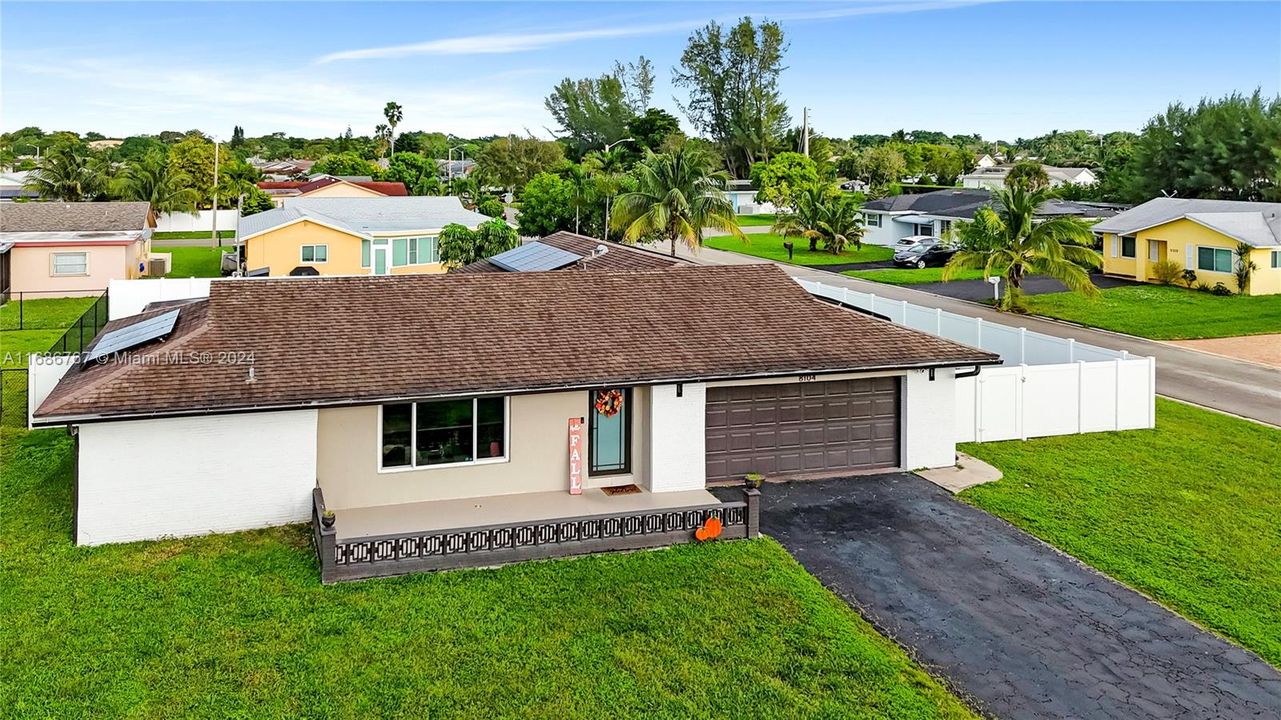 For Sale: $549,000 (3 beds, 2 baths, 1884 Square Feet)