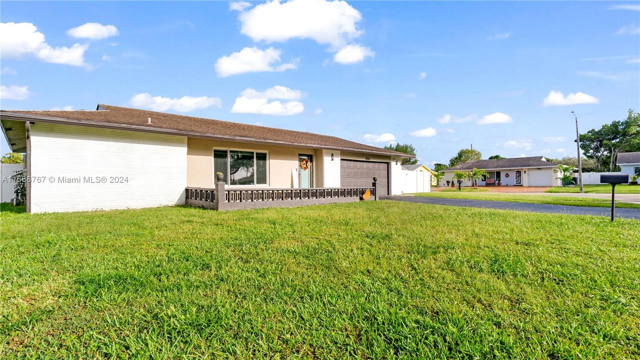 For Sale: $549,000 (3 beds, 2 baths, 1884 Square Feet)