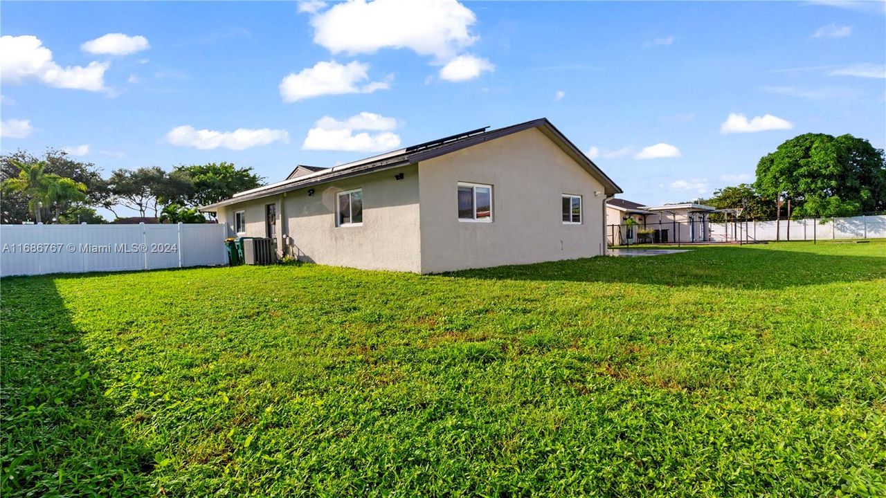 For Sale: $549,000 (3 beds, 2 baths, 1884 Square Feet)