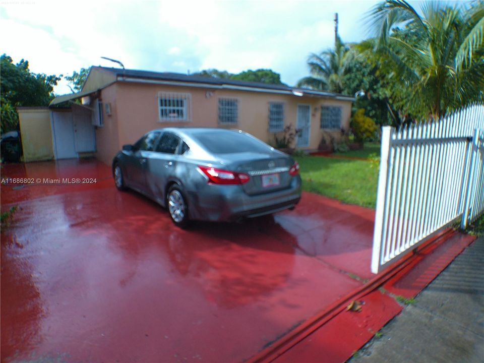 For Sale: $420,000 (3 beds, 2 baths, 874 Square Feet)