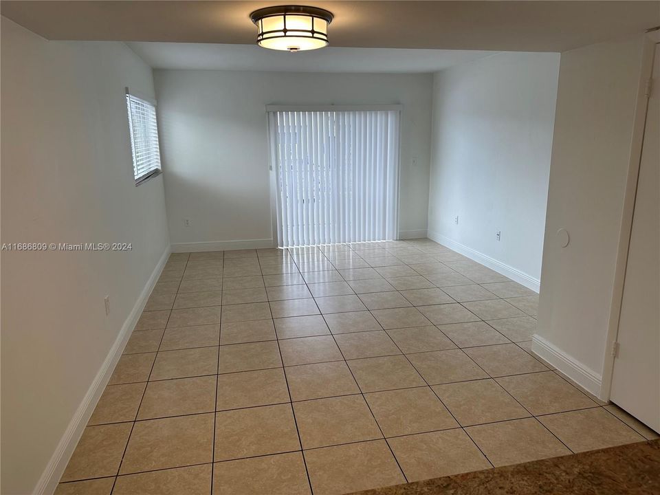 For Rent: $2,200 (2 beds, 1 baths, 1024 Square Feet)