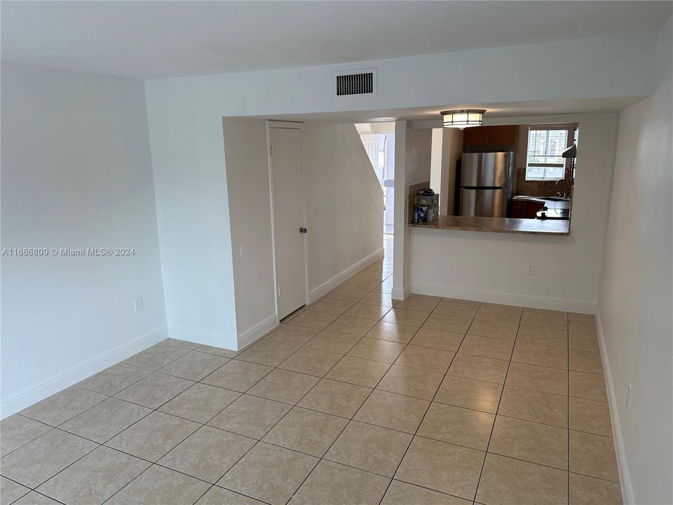 For Rent: $2,200 (2 beds, 1 baths, 1024 Square Feet)