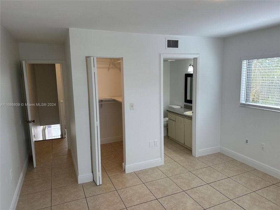 For Rent: $2,200 (2 beds, 1 baths, 1024 Square Feet)