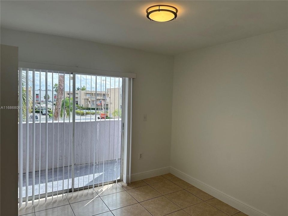 For Rent: $2,200 (2 beds, 1 baths, 1024 Square Feet)