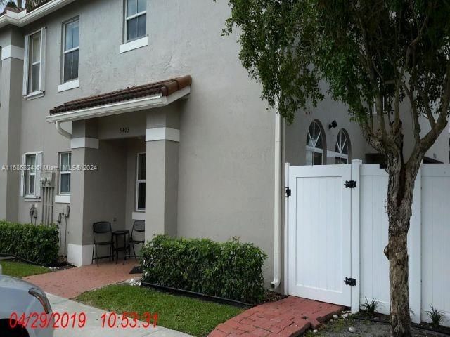 For Rent: $3,250 (3 beds, 2 baths, 1547 Square Feet)