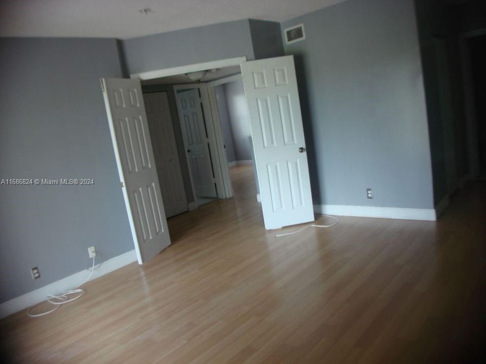 For Rent: $3,250 (3 beds, 2 baths, 1547 Square Feet)