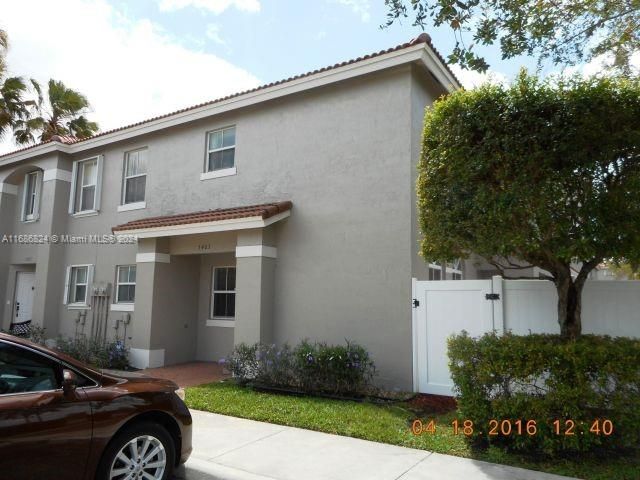 For Rent: $3,250 (3 beds, 2 baths, 1547 Square Feet)