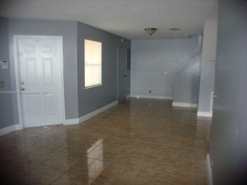 For Rent: $3,250 (3 beds, 2 baths, 1547 Square Feet)