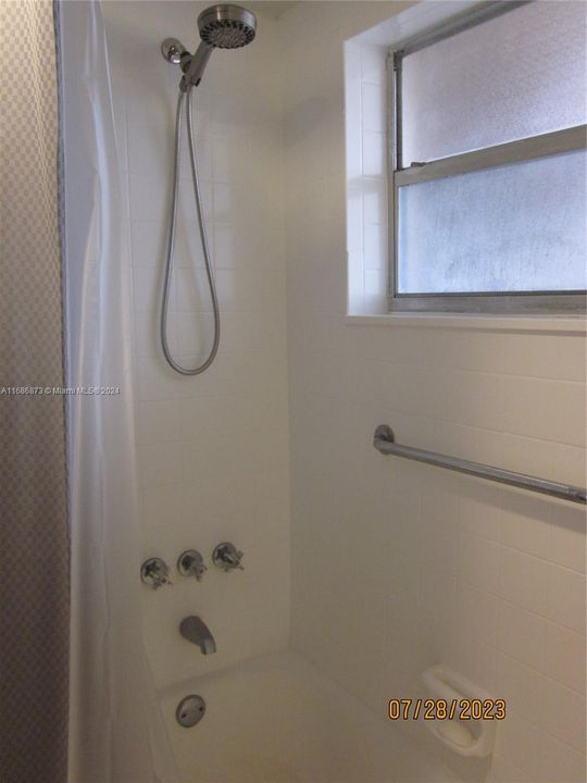 For Rent: $1,900 (1 beds, 1 baths, 654 Square Feet)