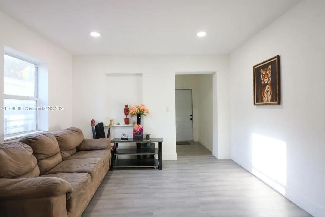 En Venta: $450,000 (3 camas, 1 baños, 1300 Pies cuadrados)