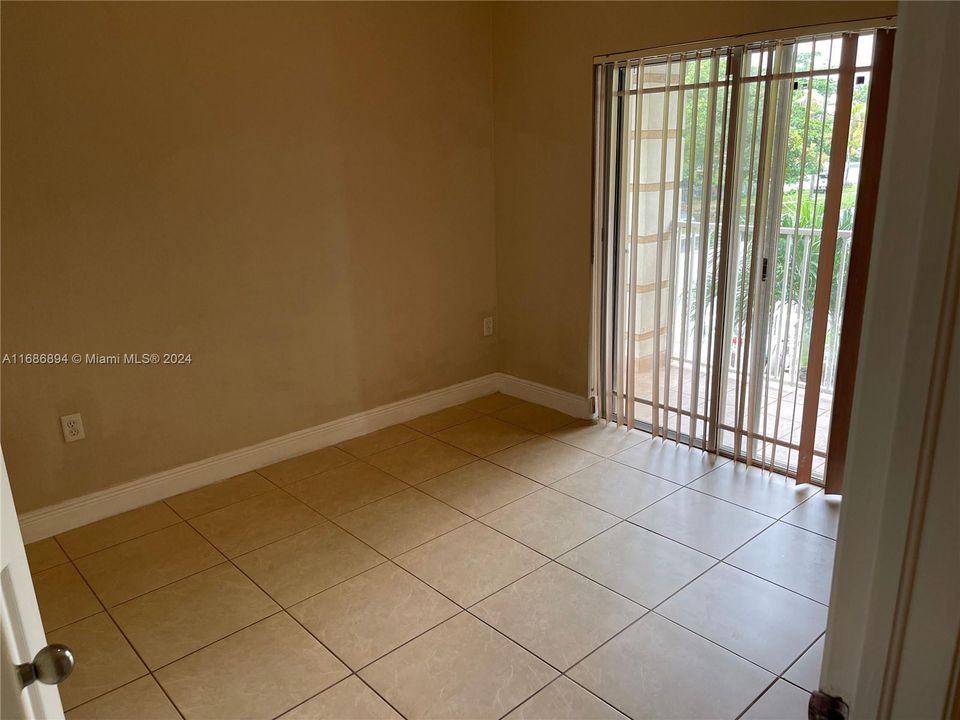 For Rent: $3,100 (3 beds, 2 baths, 3400 Square Feet)